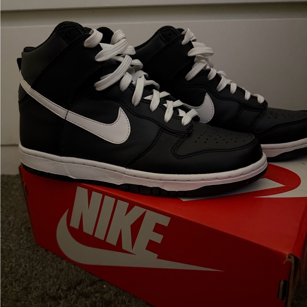 Nike Dunk Hi (GS) Black and White